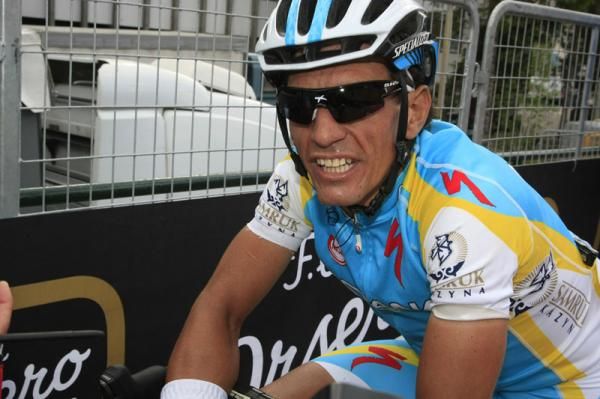 Paolo Tiralongo (Astana) was dropped on the final climb