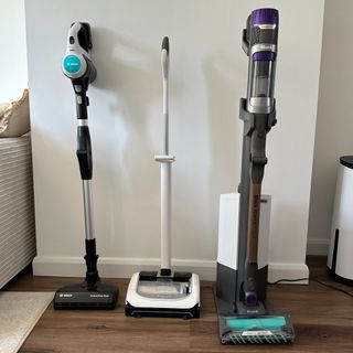 Bosch Unlimited 7 Aqua, Gtech AirRAM Platinum, Shark PowerDetect Clean and Empty side by side comparisons