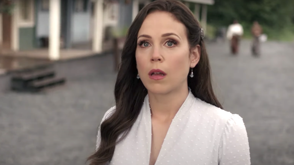 when calls the heart season 8 hallmark channel erin krakow elizabeth thornton