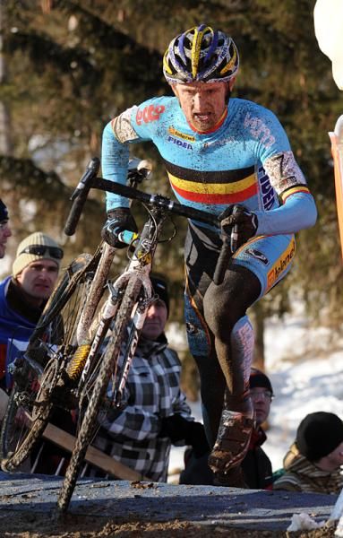 Bart Wellens (Belgium) runs the steps.