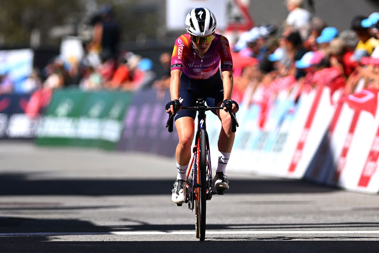 Niamh Fisher-Black takes sixth on the summit finish to Vercorin