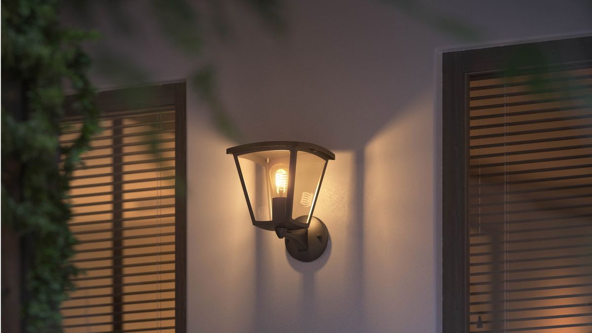 Les nouvelles lampes intelligentes d’extérieur de Philips Hue contribueront à faire de votre jardin une extension de votre maison |  Tech Radar