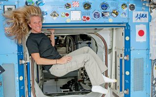 Karen Nyberg moms in space