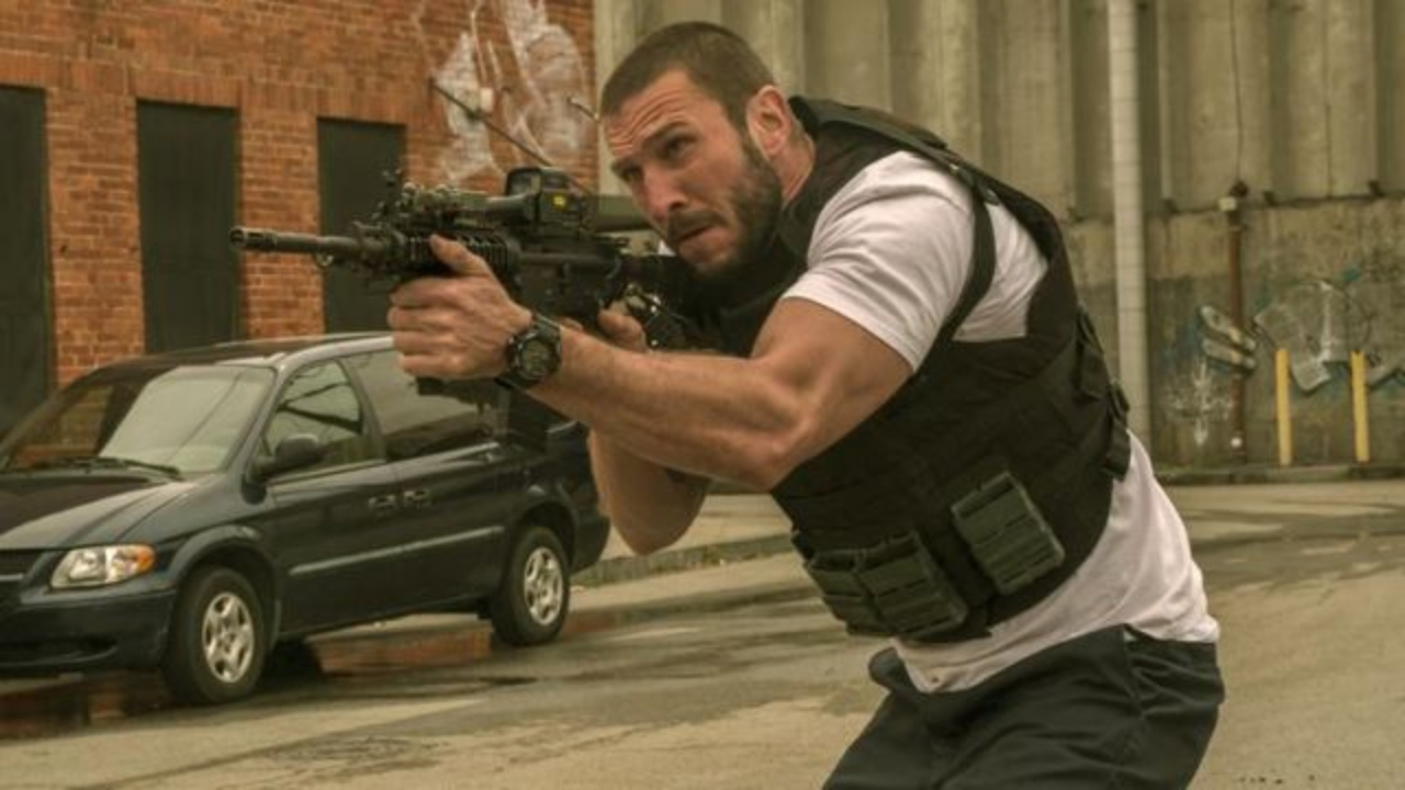 Pablo Schreiber in Den Of Thieves