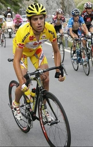 Koldo Gil (Saunier Duval) climbs during stage 8