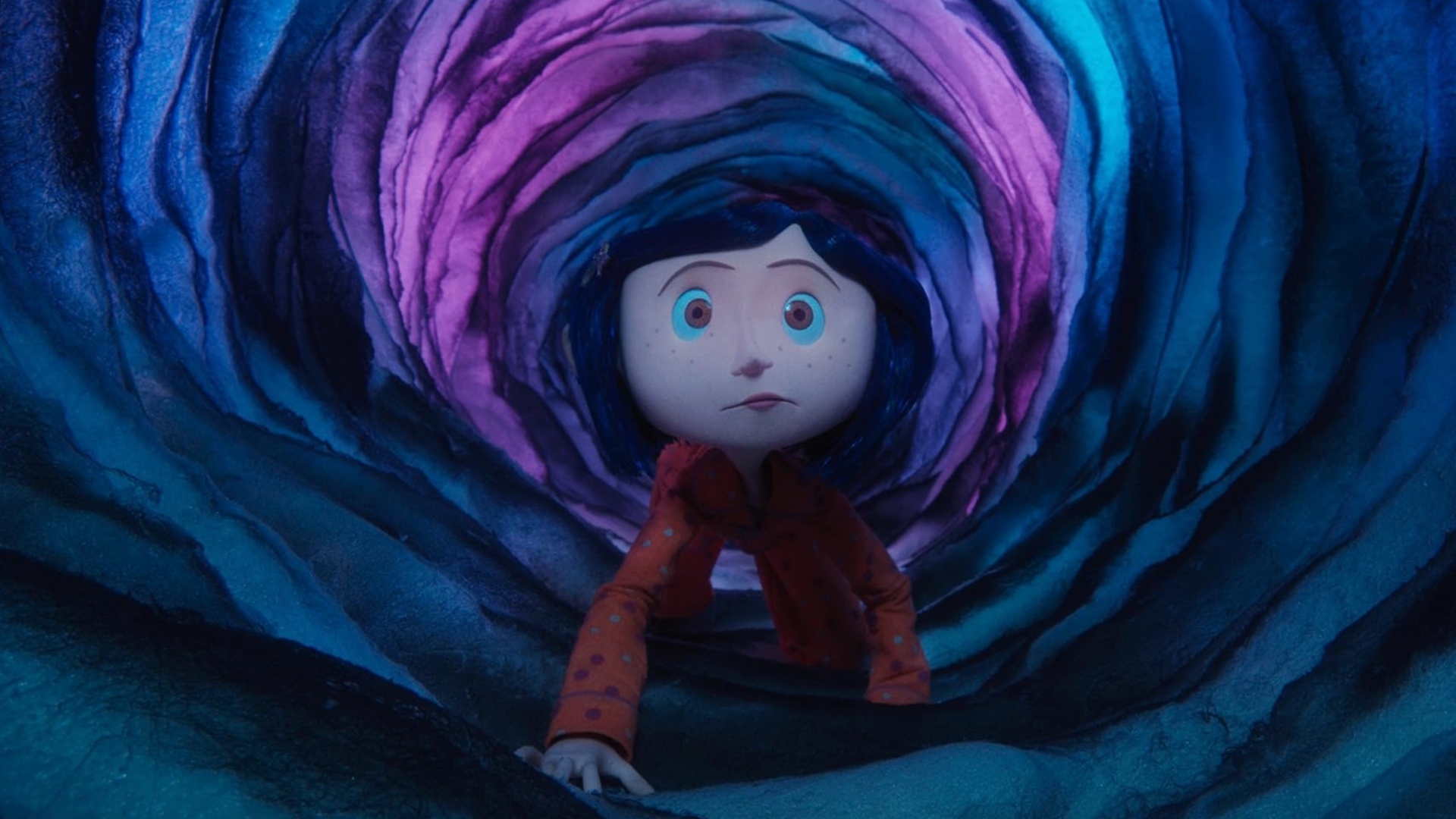 Coraline crawls through a tunnel