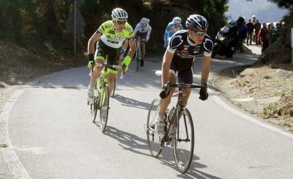 Damiano Caruso (De Rosa-Stac Plastic) pushes the pace