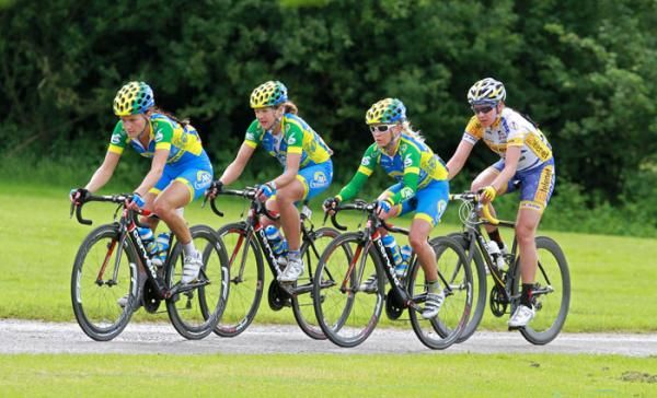 Lizzie Armitstead (AA Drink leontien.nl) leads the breakaway quartet