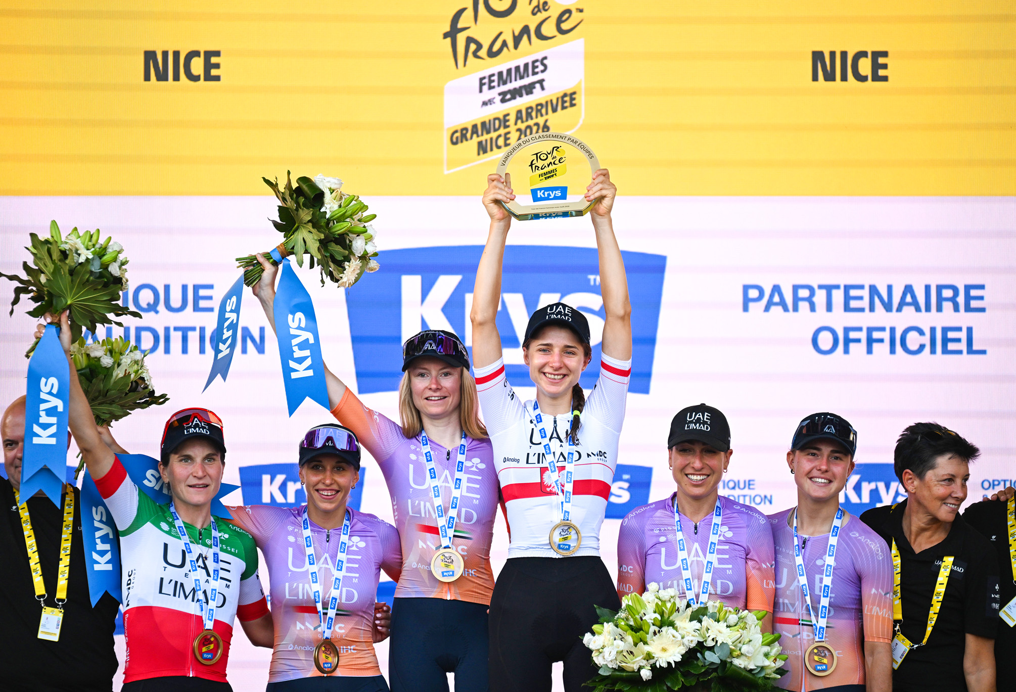 UAE Team L'IMAD celebrate winning the Tour de France Femmes team classification on the final stage podium in Nice