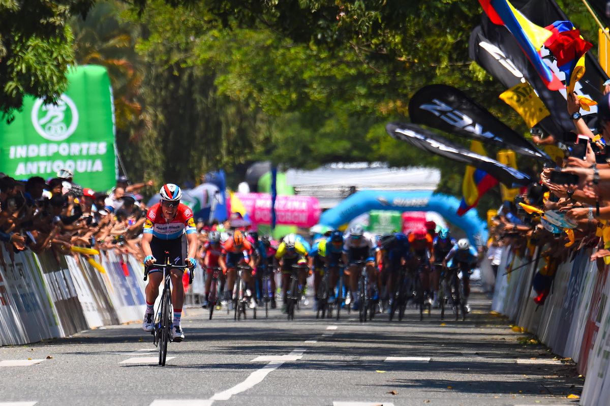 Bob Jungels (Deceuninck-Quickstep) escapes