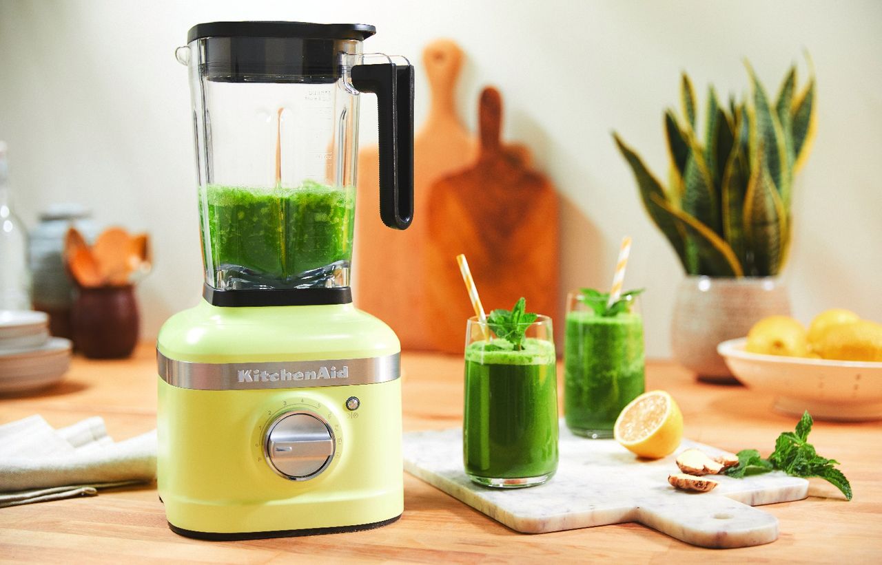 The KitchenAid K400 Artisan Blender in &#039;Kyoto Glow&#039; green