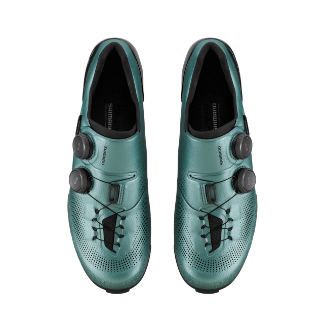 A Shimano RX910 S-Phyre gravel shoe
