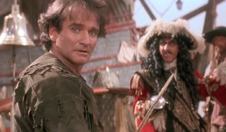 Hook Robin Williams looks back in mid-battle with Dustin Hoffman