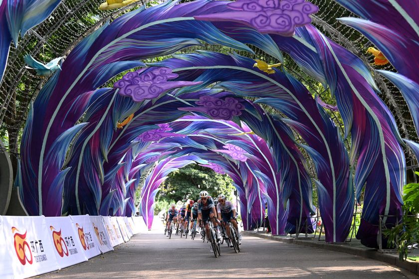 NANNING, CHINA - OCTOBER 20: Oscar Onley of The United Kingdom and Team dsm-firmenich PostNL - White Best Young Rider Jersey and a general view of the peloton competing during the 5th Gree-Tour of Guangxi 2024, Stage 6 a 134km stage from Nanning to Nanning / #UCIWT / on October 20, 2024 in Nanning, China. (Photo by Dario Belingheri/Getty Images)