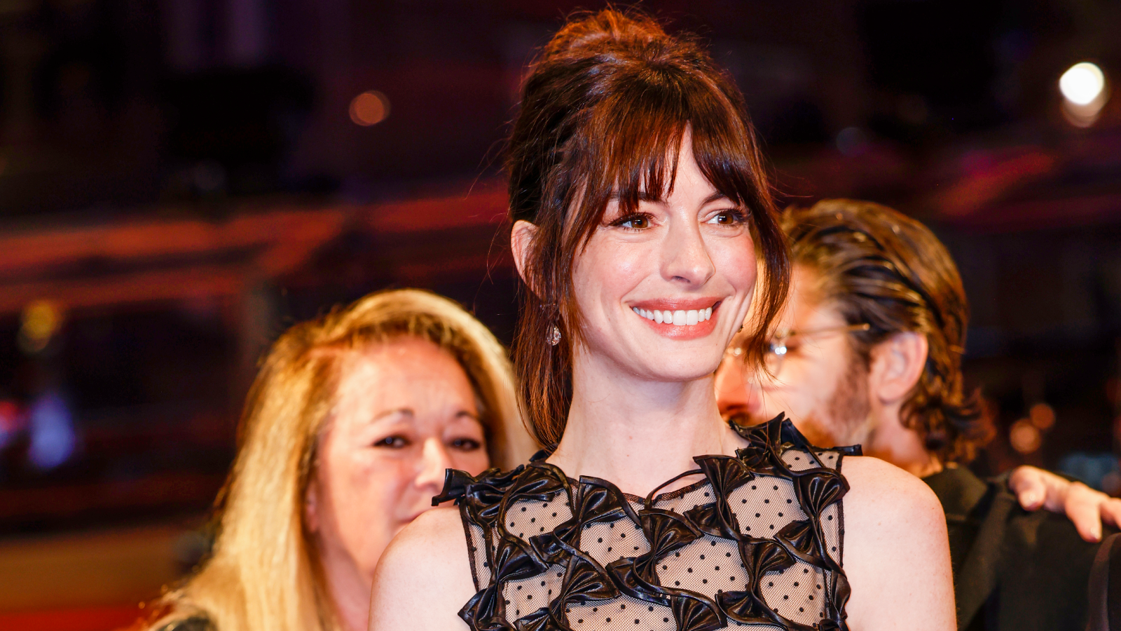 Anne Hathaway Wore Schiaparelli, Louis Vuitton & Valentino During