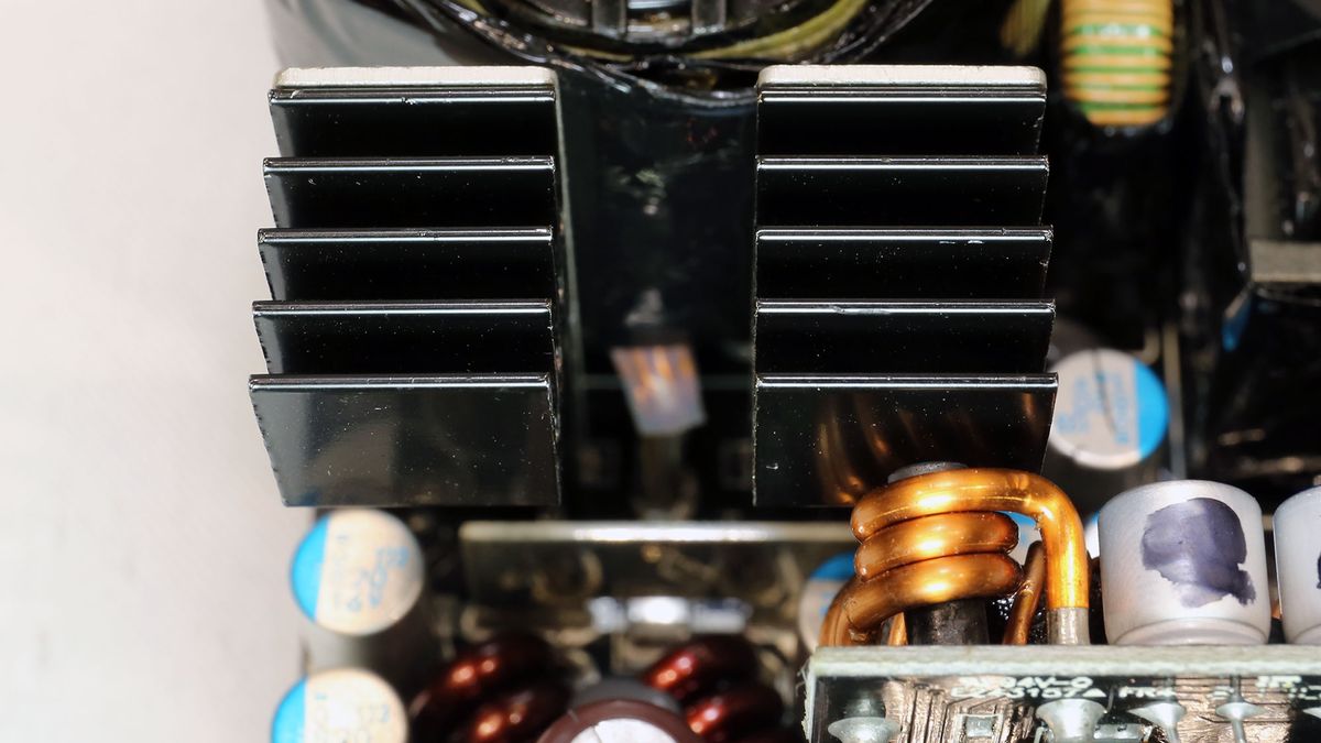 EVGA 1000 P6
