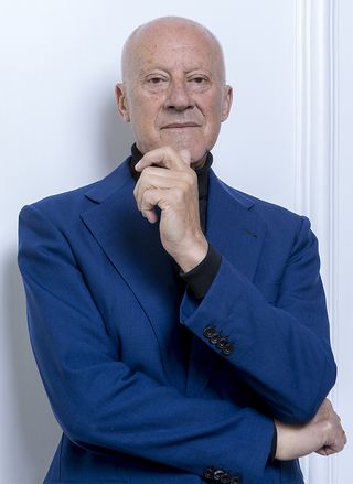 portrait of norman foster looking at the camera