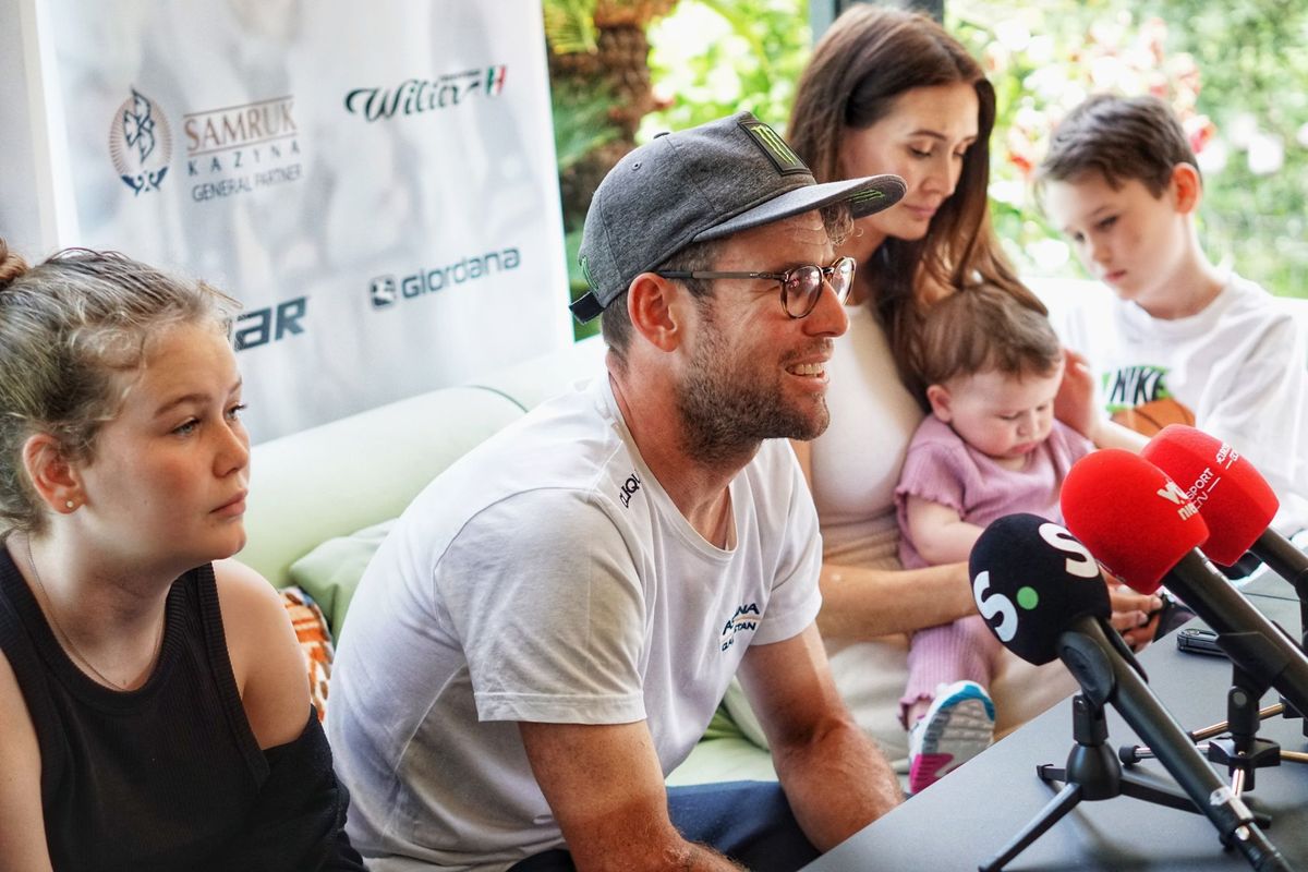 Mark Cavendish announces his retirement alongside his wife and children