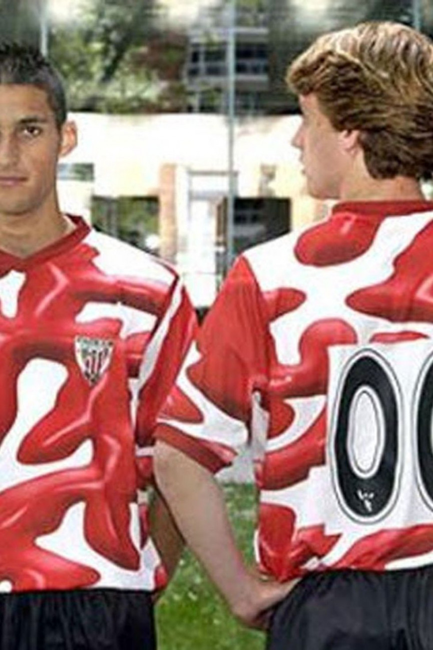 50-worst-football-kits-ever-7-1556697291-DECs-column-width-inline