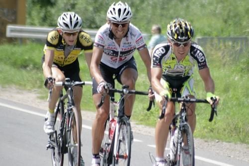 Tom&aacute;&scaron; Buch&aacute;cek (c) sits comfortably near the front of the bunch.