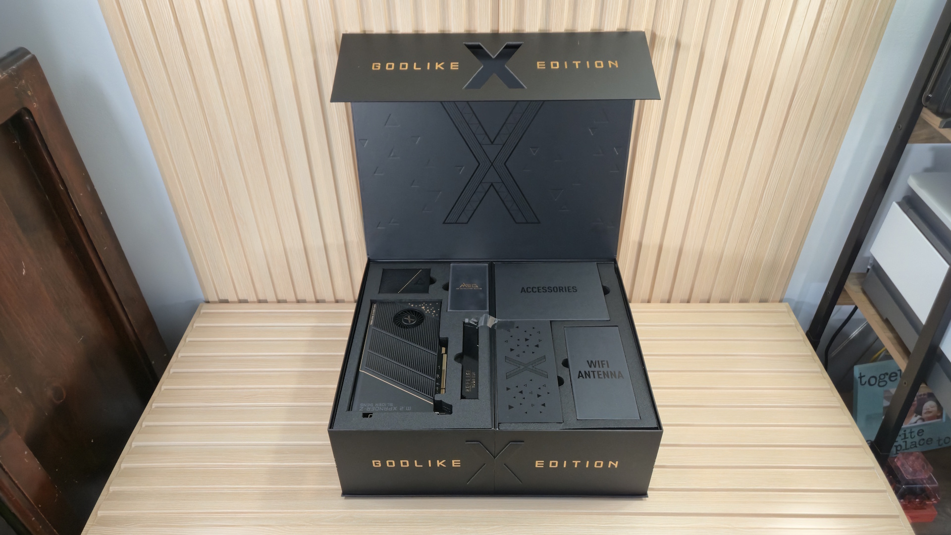 Godlike X - Package and unique accessories