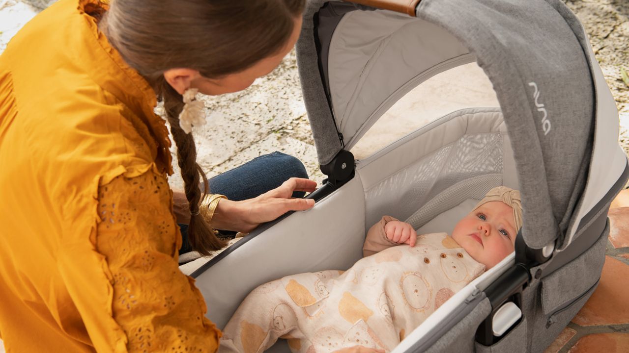 Nuna travel cot