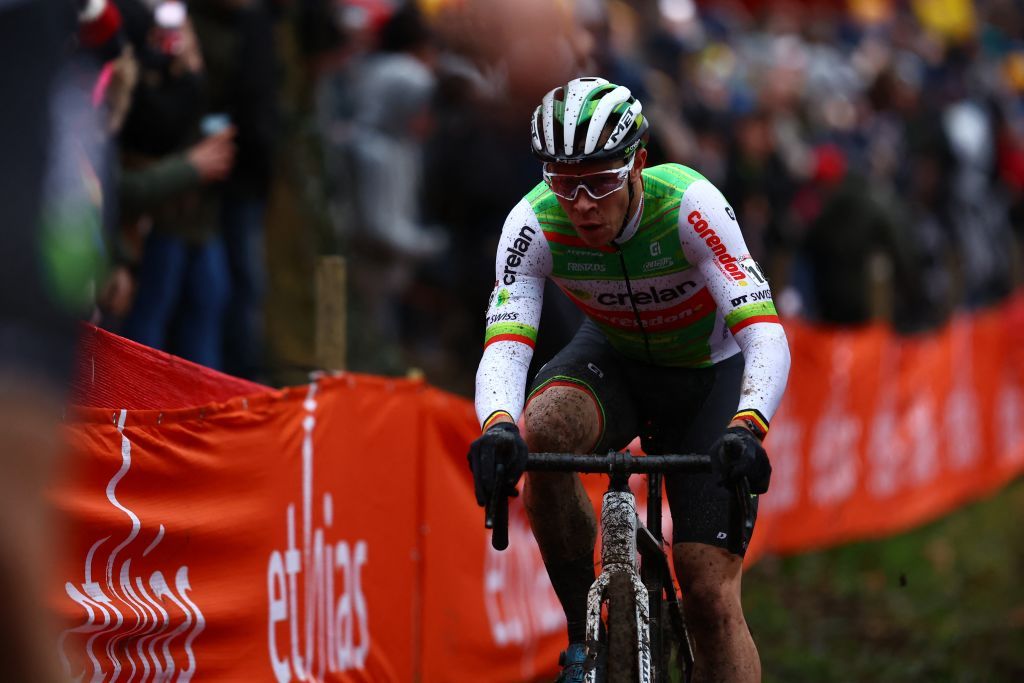 riders during the men's 2024 Namur UCI world cup