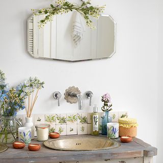 vintage basin and taps with cream flower backsplash tiles