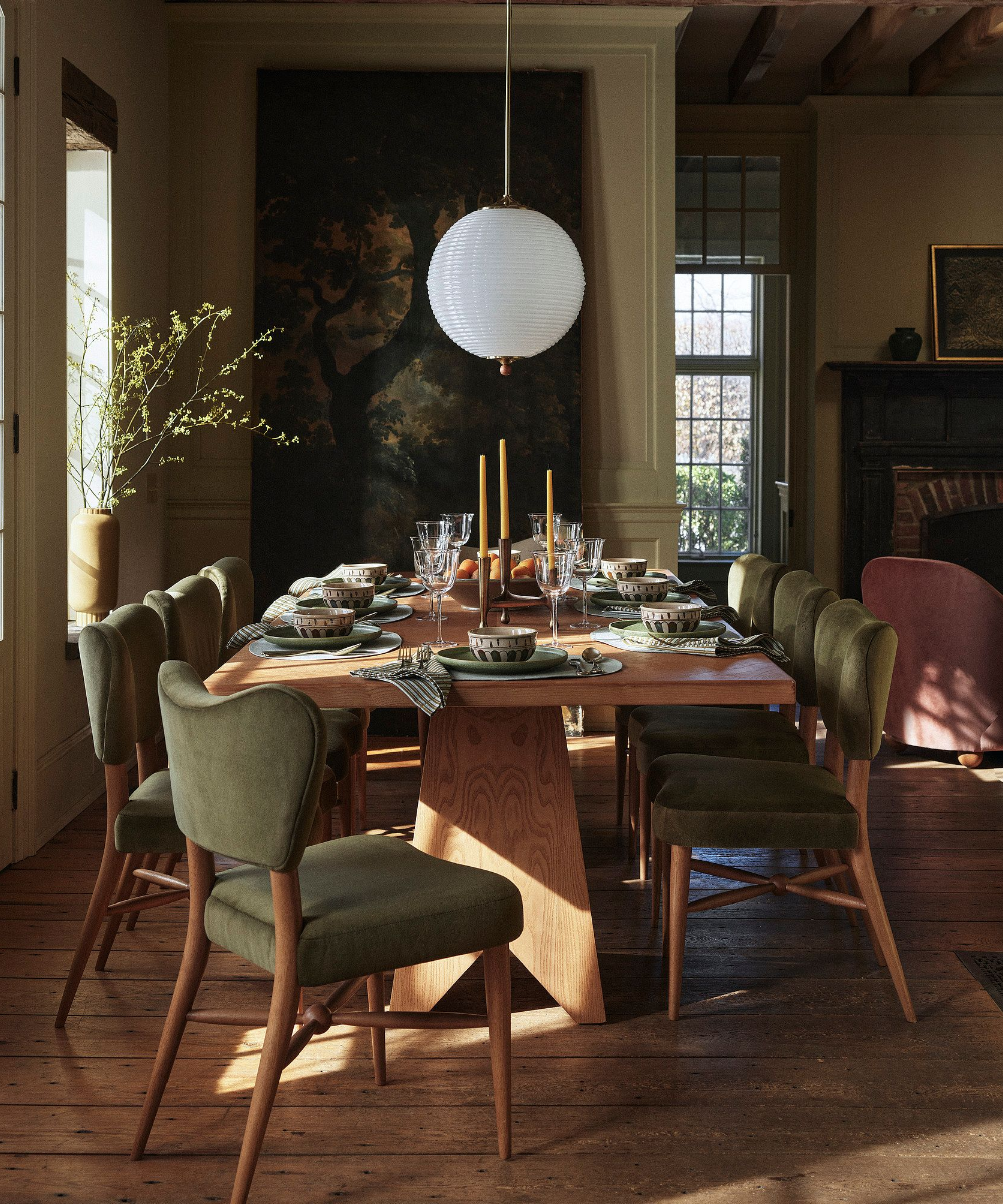 Decorative Thanksgiving table decor ideas for a chic and harvest-inspired tablescape