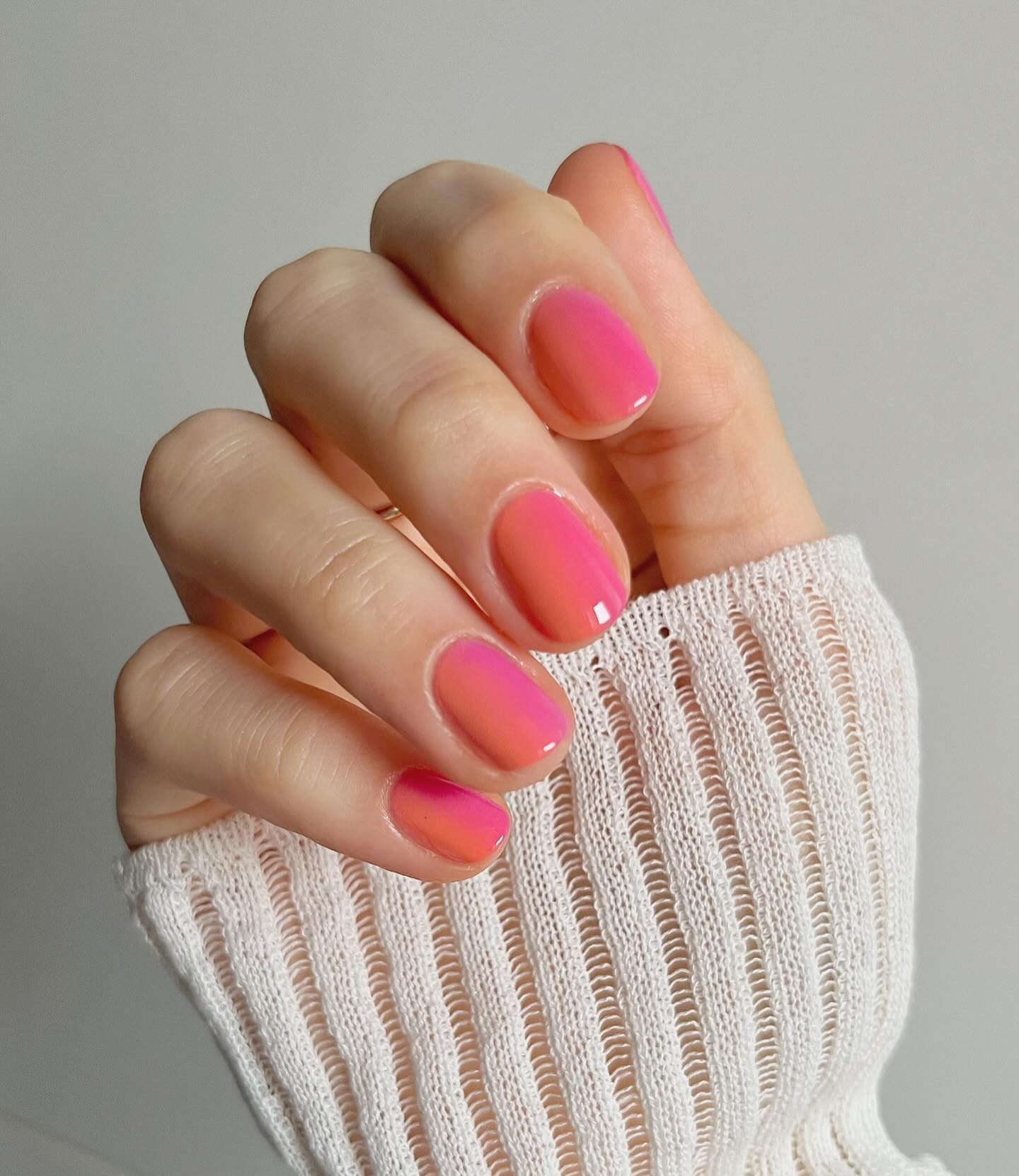 @pink_oblivion pink and orange sunset nail design