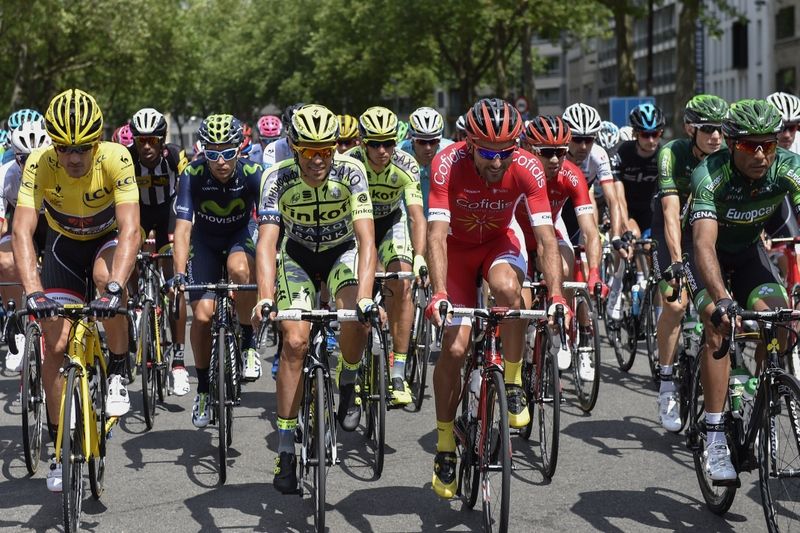 The peloton rolls out for stage 3
