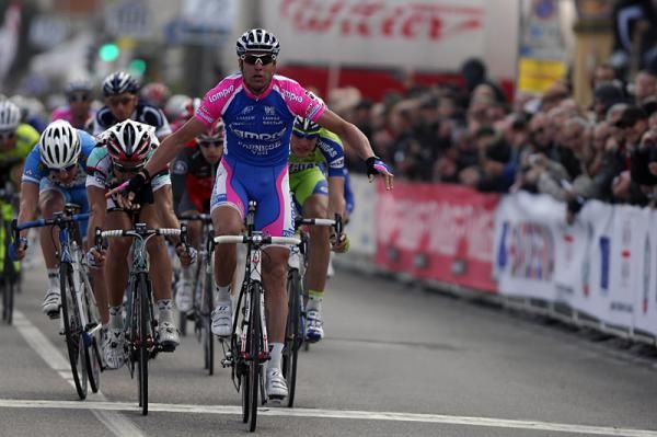 Alessandro Petacchi (Lampre-Farnese Vini) wins the third stage of the Giro di Sardegne.