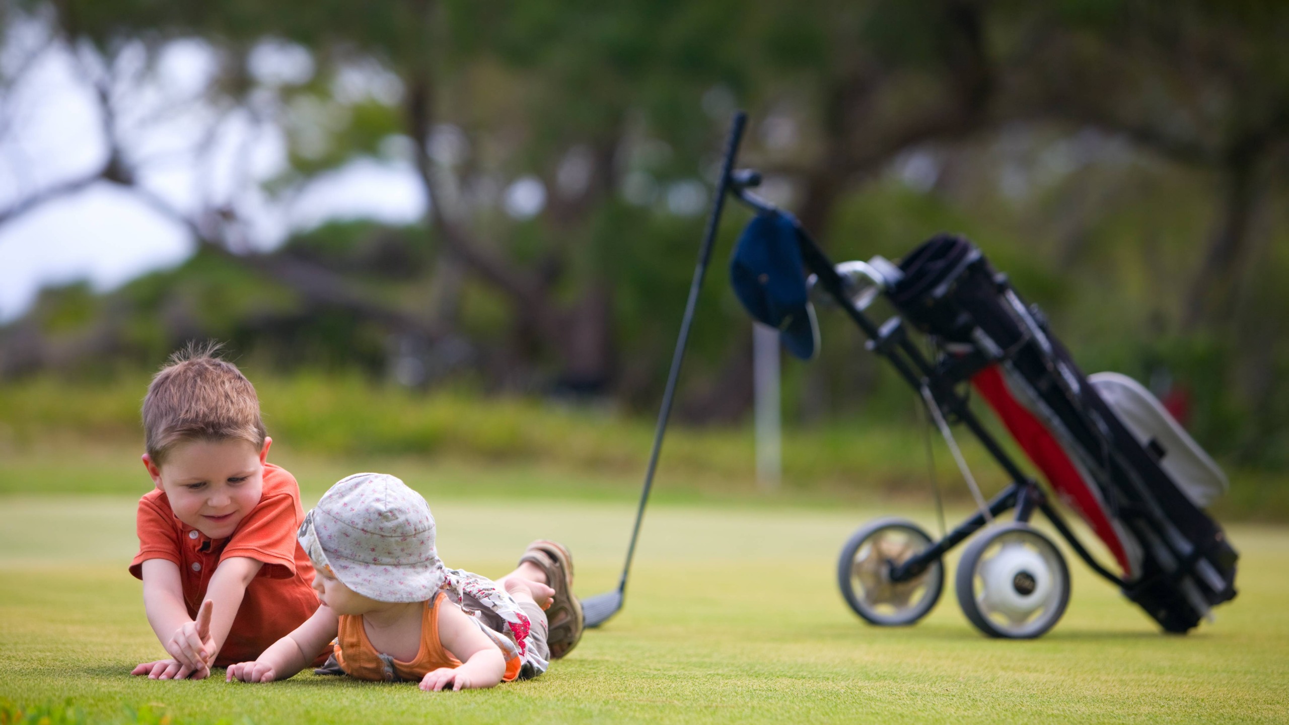 Toddlers on the golf course