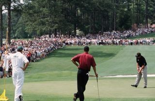 Woods watches on as Mickelson putts