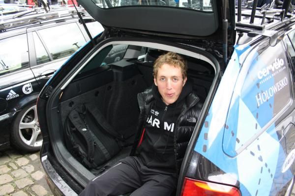 Dan Martin (Garmin-Barracuda) stays dry