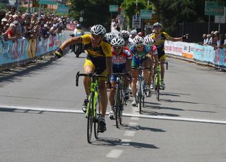 Omar Lombardi takes the first stage of the Girobio.