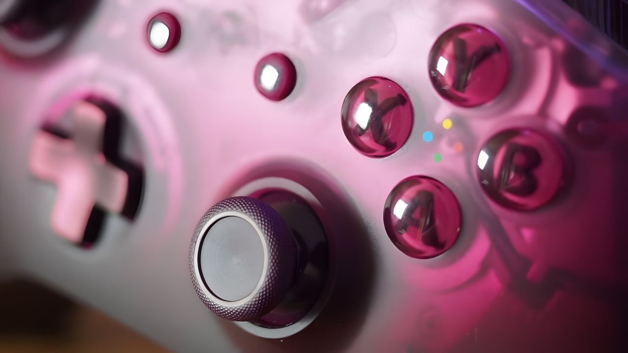 Xbox Phantom Magenta Controller