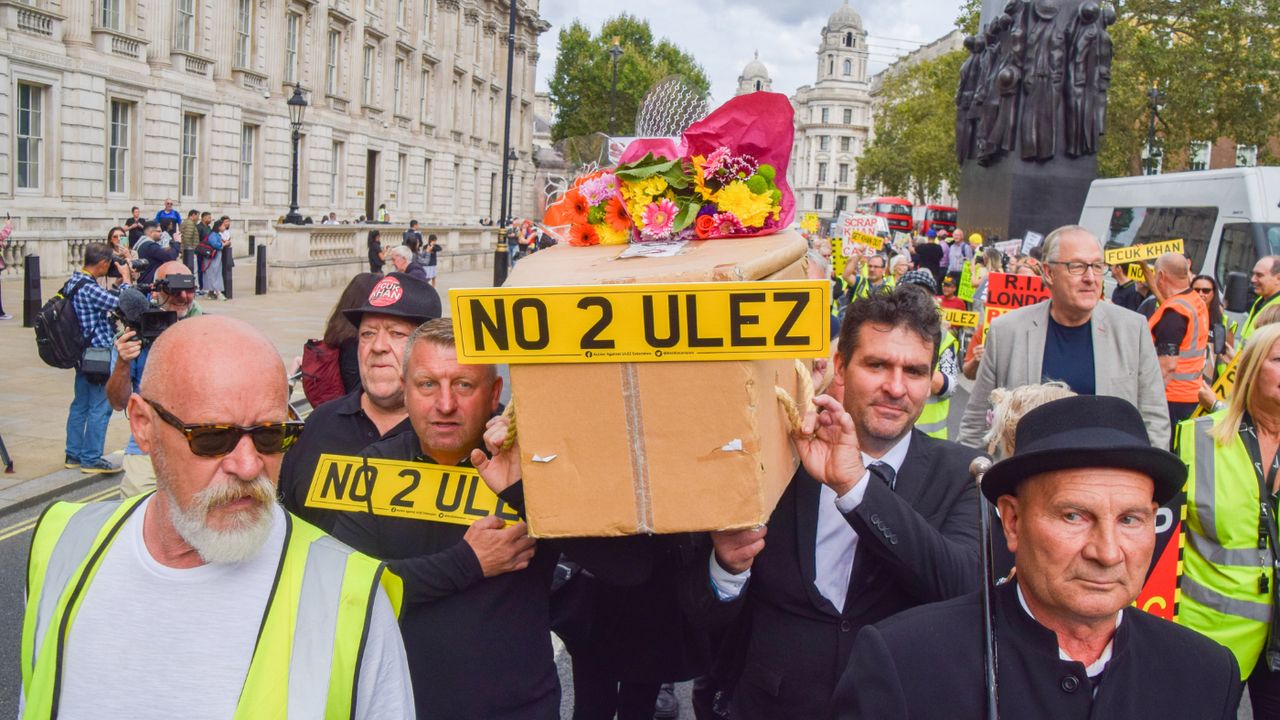 Protesters carry a coffin through London with a number plate reading &amp;quot;No 2 Ulez&amp;quot;