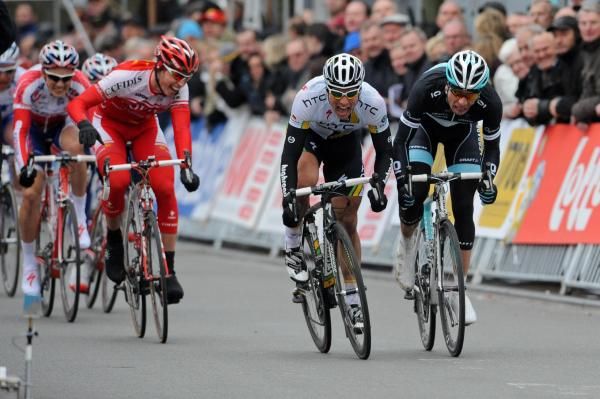 John Degenkolb (HTC-Highroad) pushes ahead of Leopard-Trek's Robert Wagner.