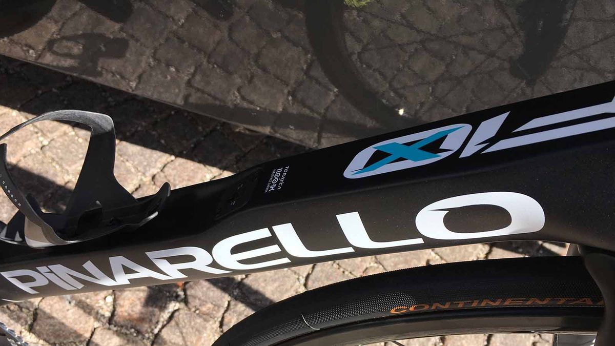 A Di2 junction port sits on the down tube of the frame