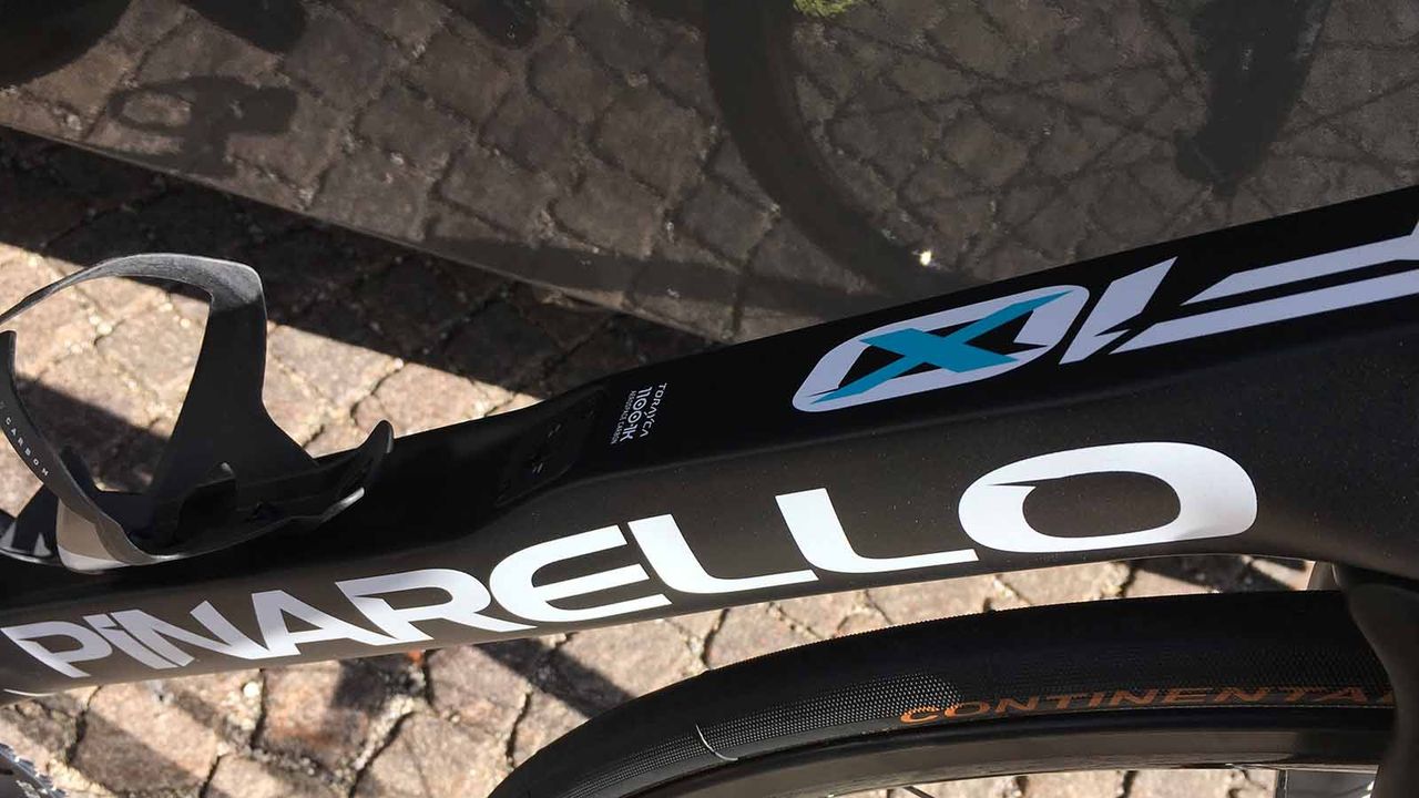 A Di2 junction port sits on the down tube of the frame