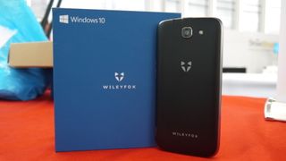 The Wileyfox Pro dummy unit and retail box