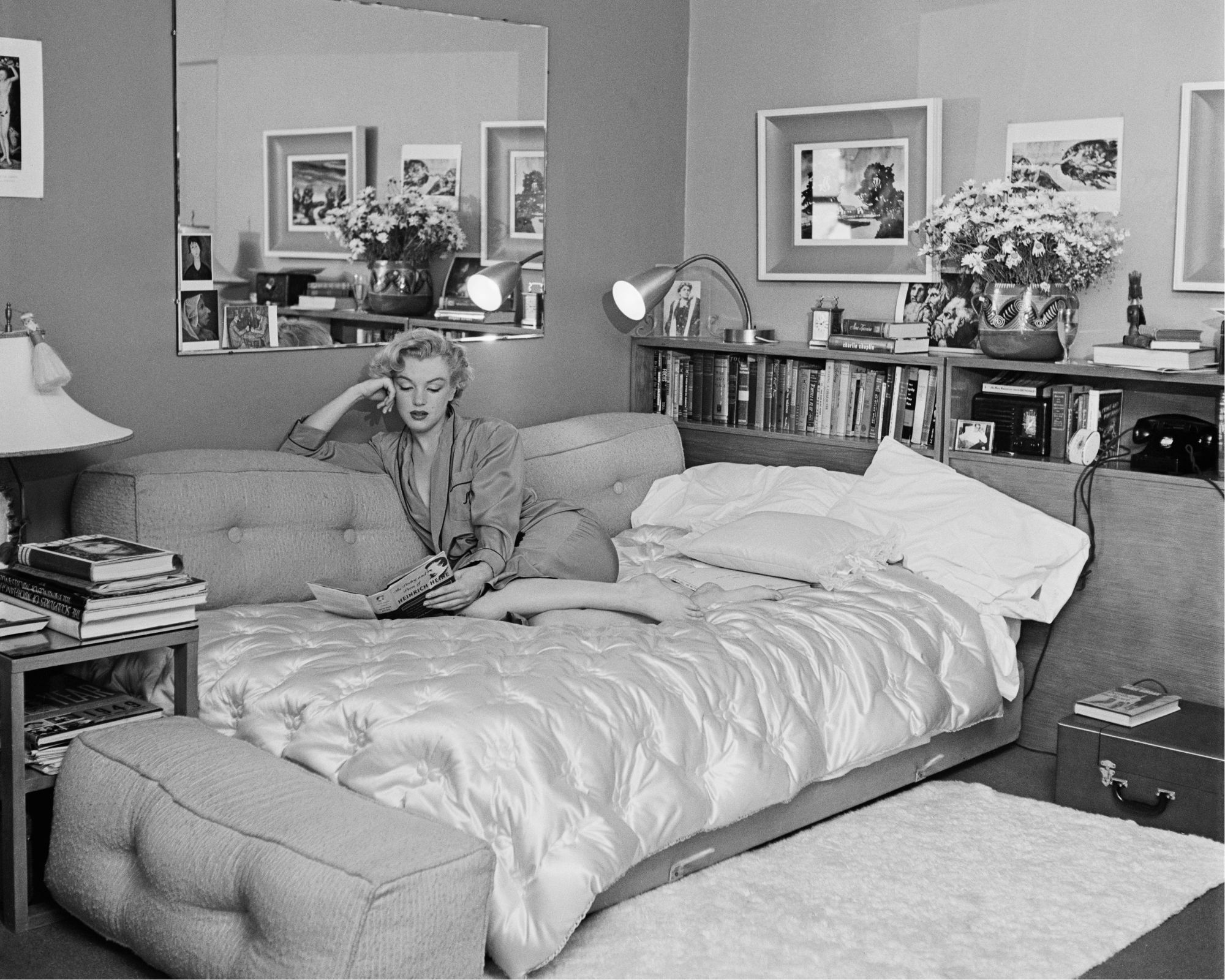 marilyn monroe lounging on her sofa bed