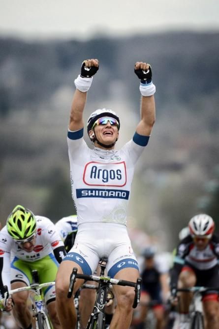 After missing out on the sprint finale yesterday, Marcel Kittel (Argos-Shimano) made amends with a stage victory in C&eacute;rilly.