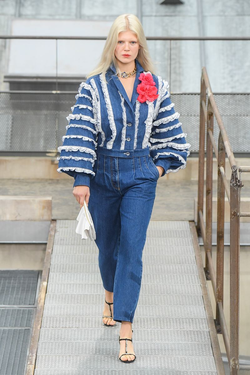 Denim, Clothing, Jeans, Blue, Street fashion, Fashion, Outerwear, Electric blue, Textile, Waist,