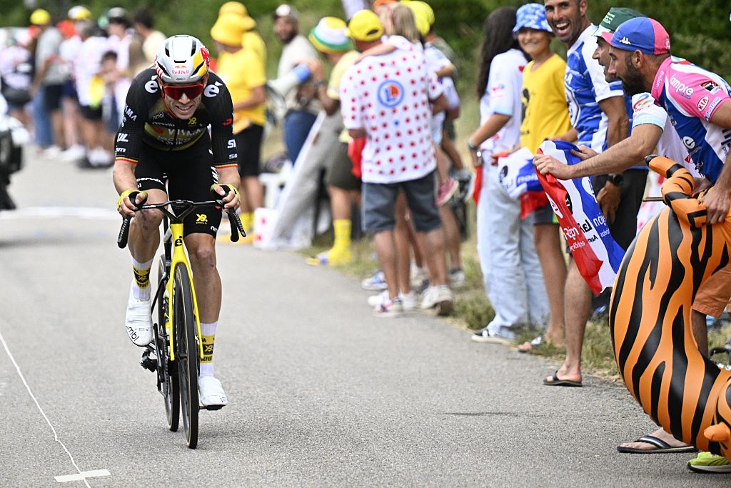 Wout van Aert attempts to bridge to the breakaway on stage 17 at the Tour de France