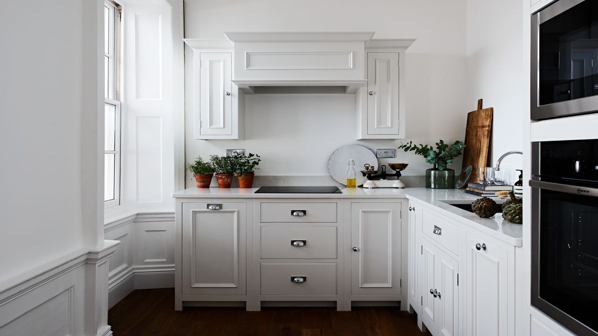How to make a small kitchen look bigger according to experts ...
