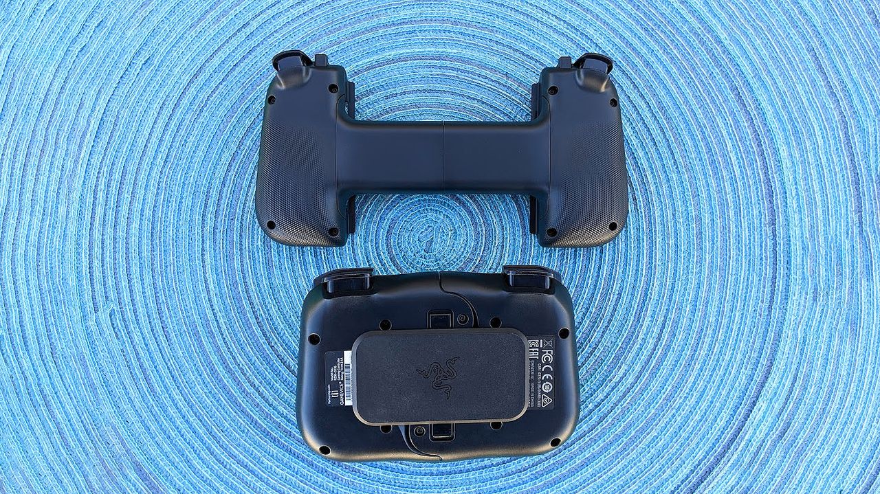 Razer Kishi for iPhone compared to original backside