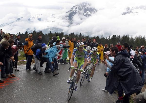 Ivan Basso (Liquigas Doimo) on the Mortirolo.