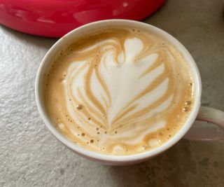 illy X7 espresso machine latte